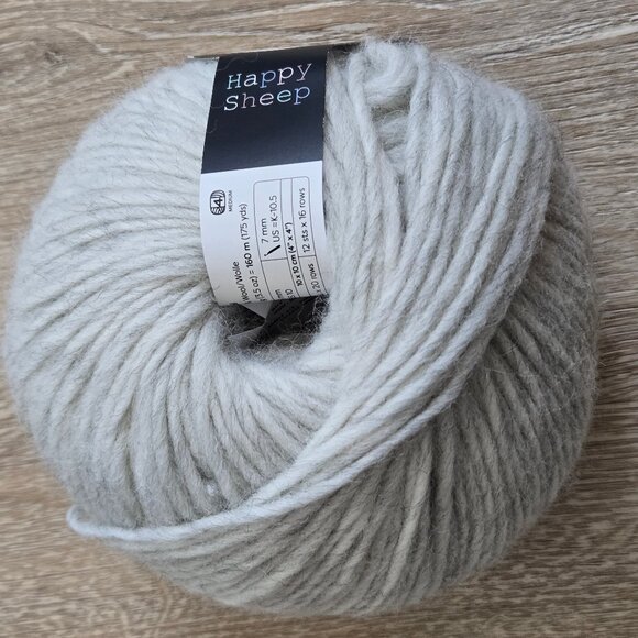 Happy Sheep 100% Wool Yarn 100g Light Grey Worsted Weight 175 yds New With Tags - Picture 6 of 7